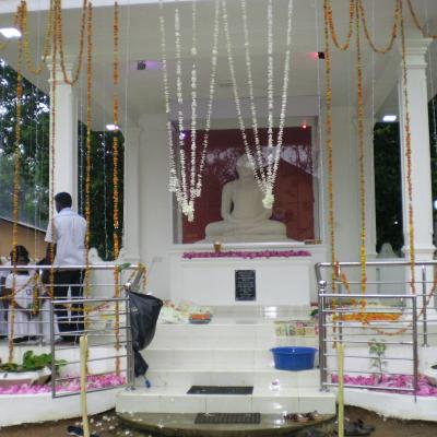 බුදු මැදුර විවෘත කිරීම